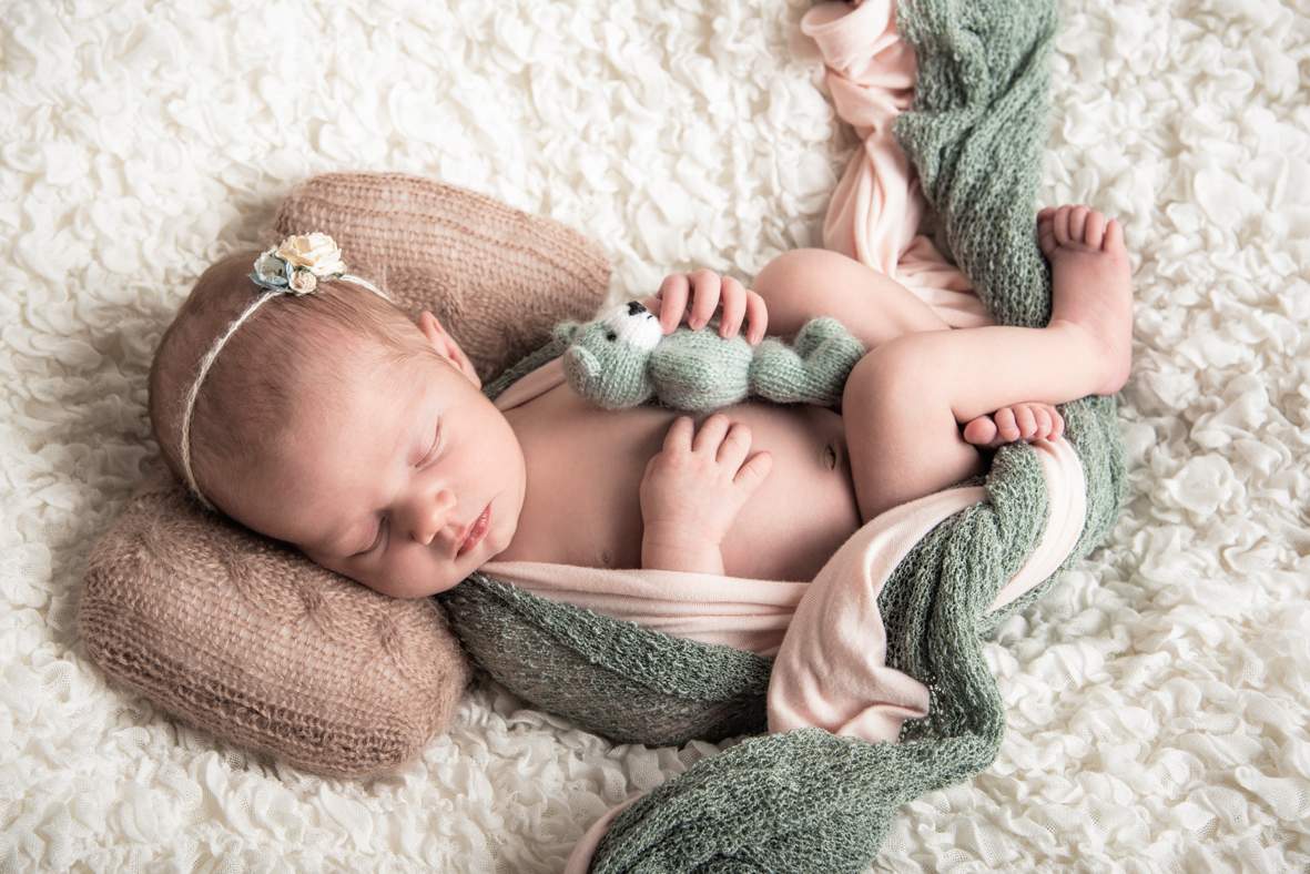 Newbornshooting_green_rosa_girl
