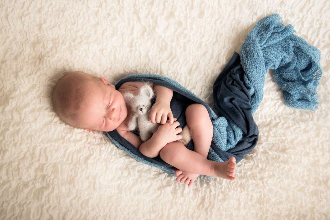 Neugebornenshooting_Babyblue