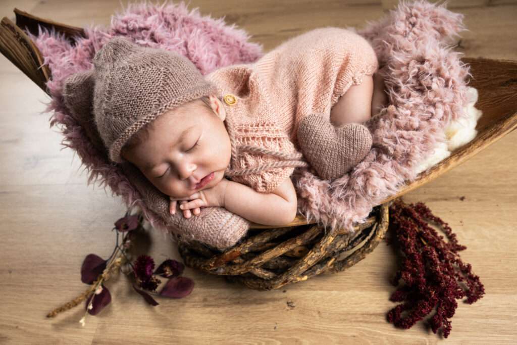 Newbornshooting_Palmblatt_Bauch